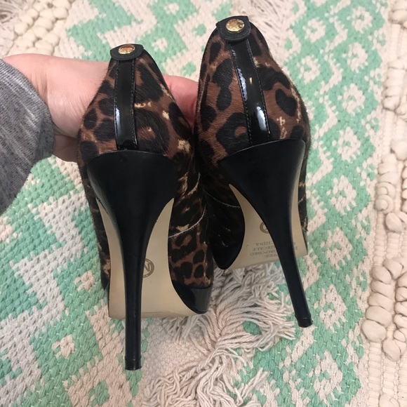 MICHAEL Michael Kors Calf Hair Leopard Peep Toes - Picture 4 of 7